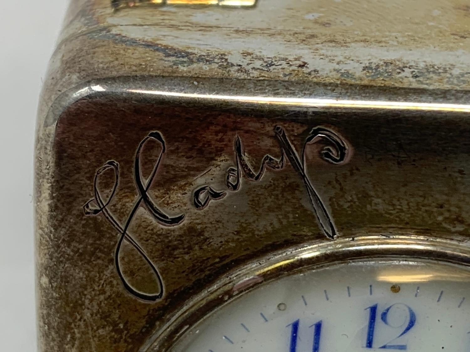 An Edward VII travelling clock, the 3.5 cm dial with Arabic numerals, in a silver case, inscribed - Image 3 of 9