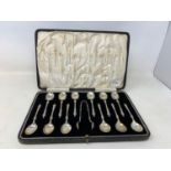 A set of twelve silver teaspoons, with matching sugar tongs, having apostle finials, Sheffield 1927,