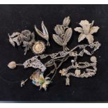 Assorted marcasite brooches and other similar items