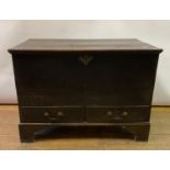 A George III oak mule chest, of small proportions, on bracket feet, 87 cm wide new structure