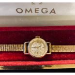 A lady's 9ct gold Omega wristwatch, on a 9ct gold strap, 26.3 g (all in), in an Omega box Clasps