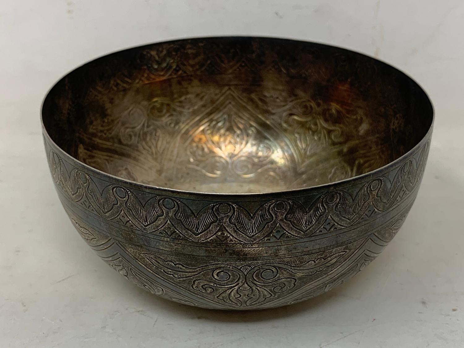 A Continental silver coloured metal bowl, engraved foliage, 12 cm diameter