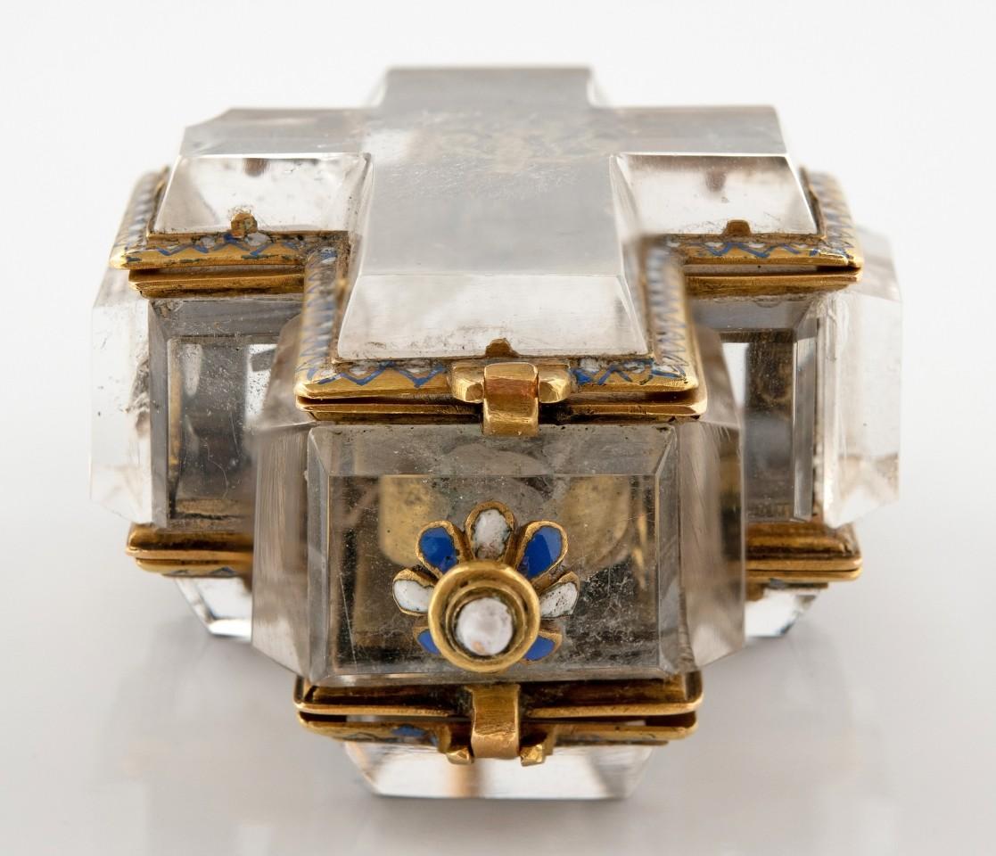 A 17th century cruciform jewel watch, the 1.8 cm diameter chapter ring with Roman numerals, centered - Image 10 of 17