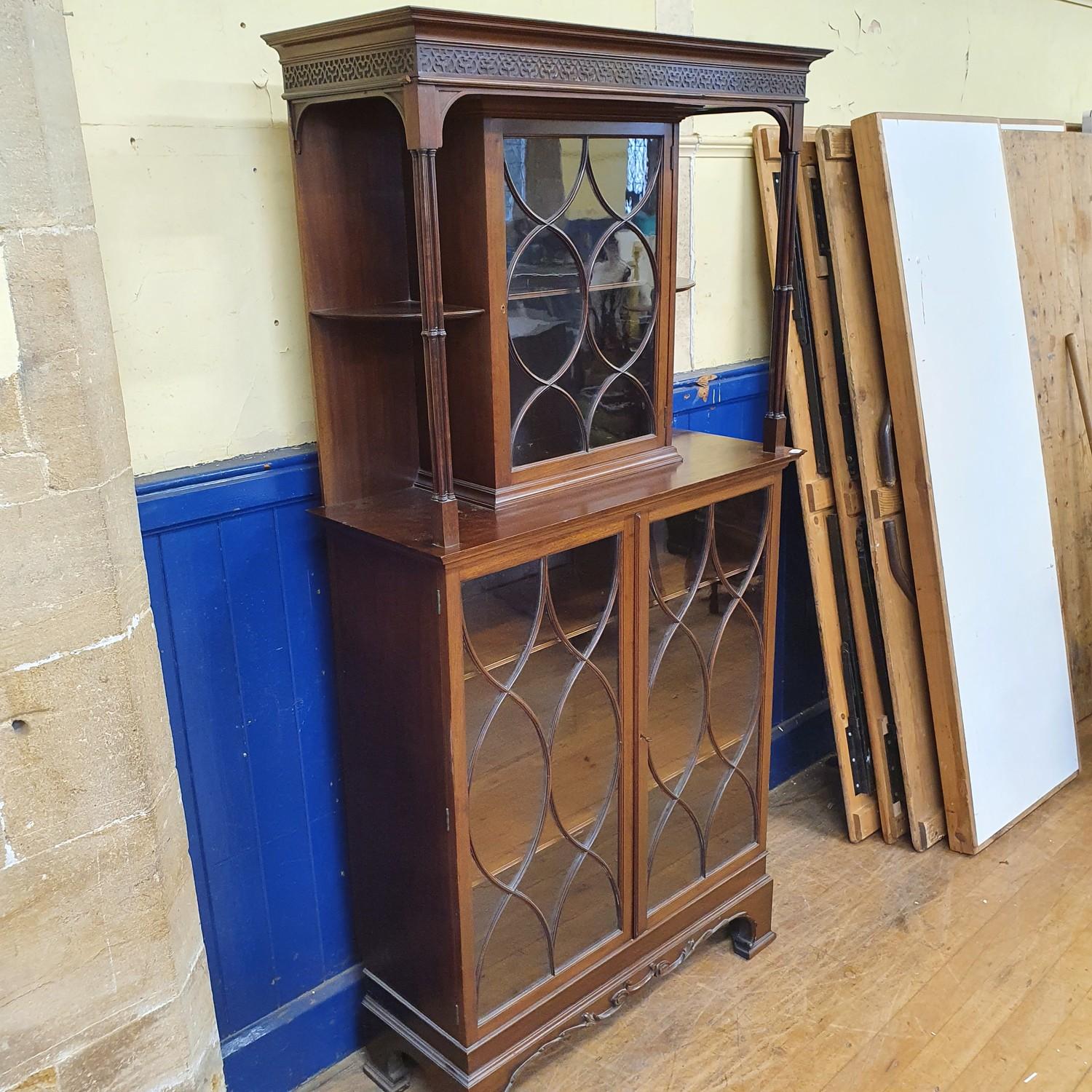 An early 20th century mahogany display cabinet, on bracket feet, 92 cm wide - Image 4 of 4