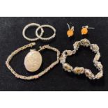 Assorted silver and other costume jewellery