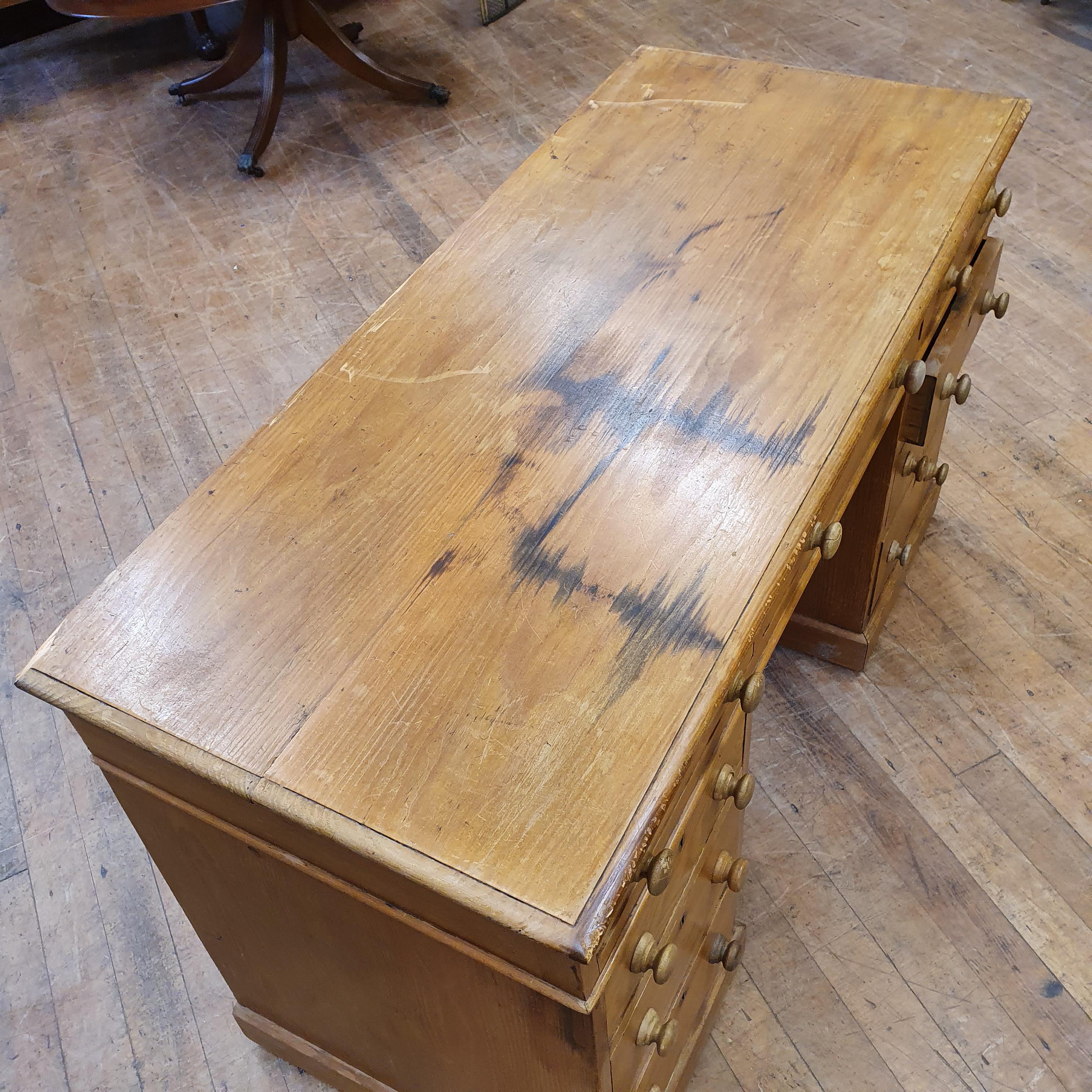 A pine pedestal desk, of nine drawers, 123 cm wide - Image 3 of 4