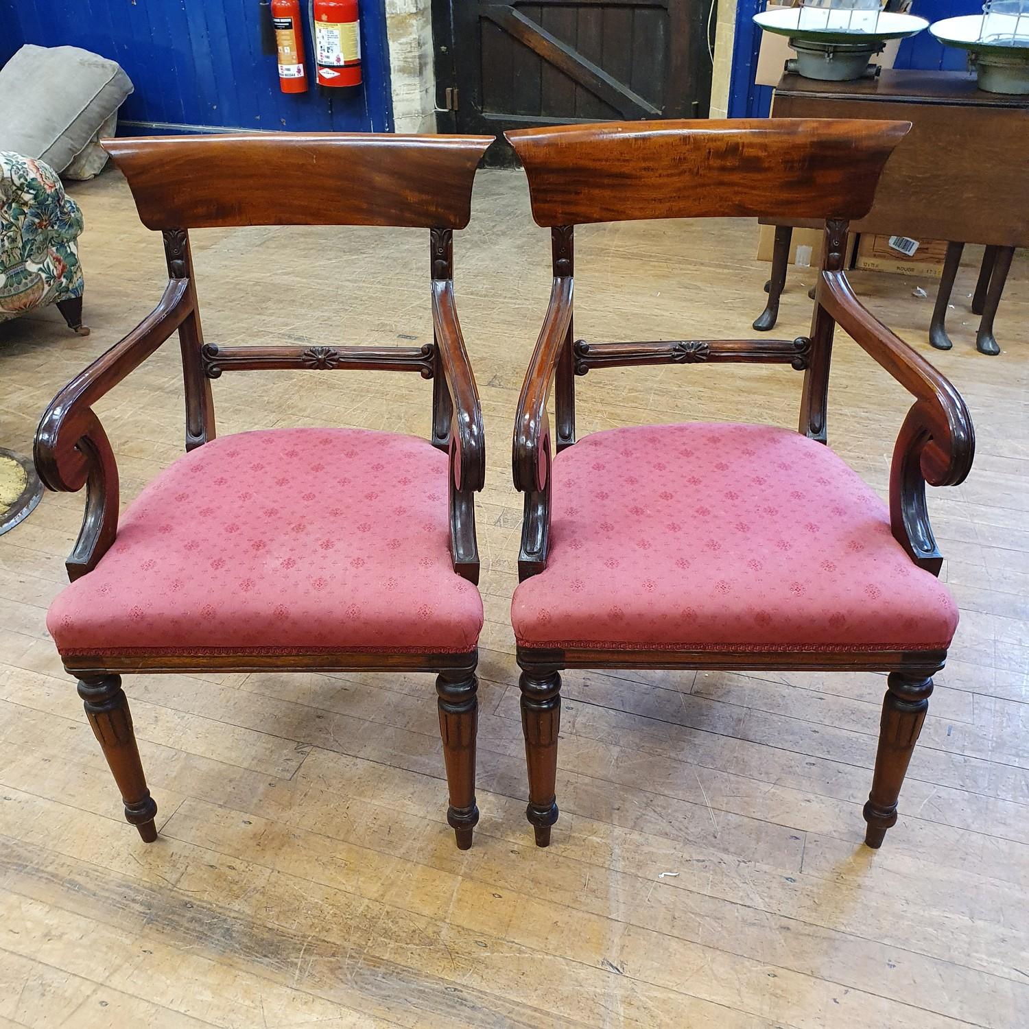 A pair of 19th century style mahogany carver chairs (2) - Image 4 of 4
