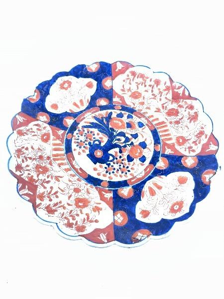 A pair of Japanese Imari chargers, 30.5 cm diameter, and six others similar (8) - Image 3 of 17