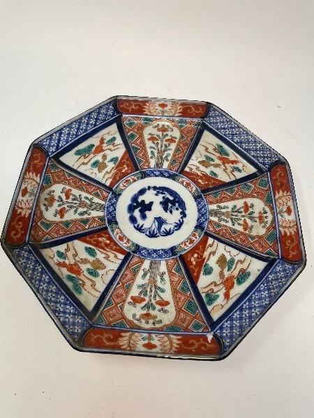 A pair of Japanese Imari chargers, 30.5 cm diameter, and six others similar (8)