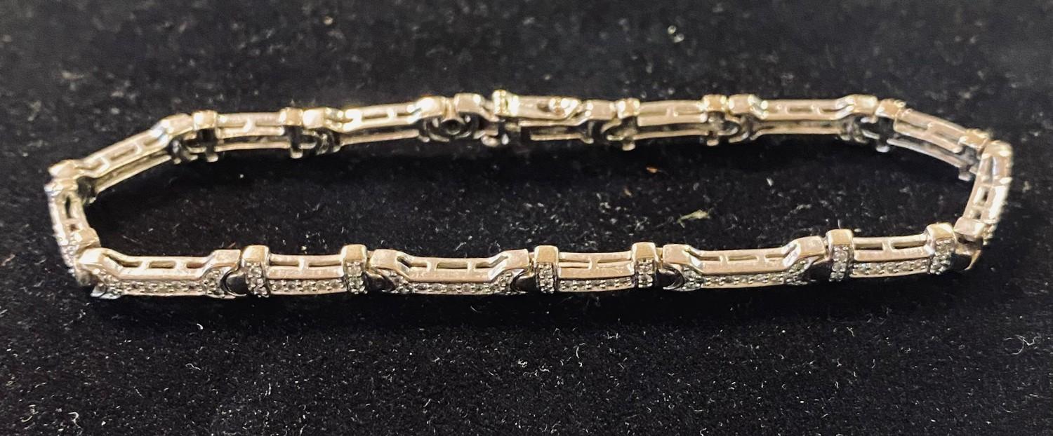 An 18ct white gold and diamond fancy link bracelet
