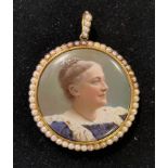 Early 20th century enamel miniature of a lady, in gilt metal and seed pearl frame, 5 cm diameter, on