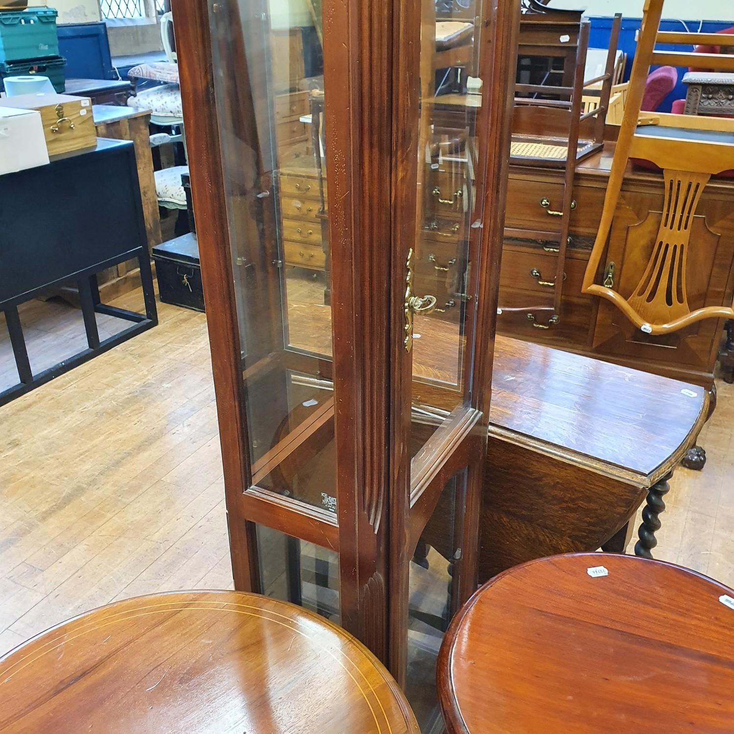 A mahogany lamp table, 62 cm diameter, a wine table, a display cabinet and an oak table (4) - Image 2 of 6