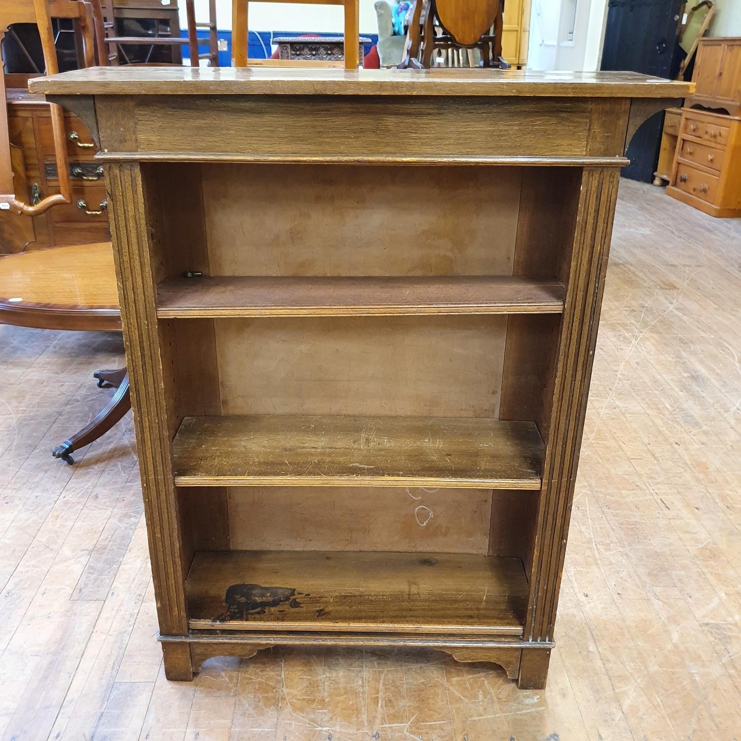 An oak bookcase, with adjustable shelves, 92 cm wide - Image 2 of 3