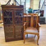 A mahogany display cabinet, 79 cm wide, a mahogany side board, a folding table and three chairs (6)