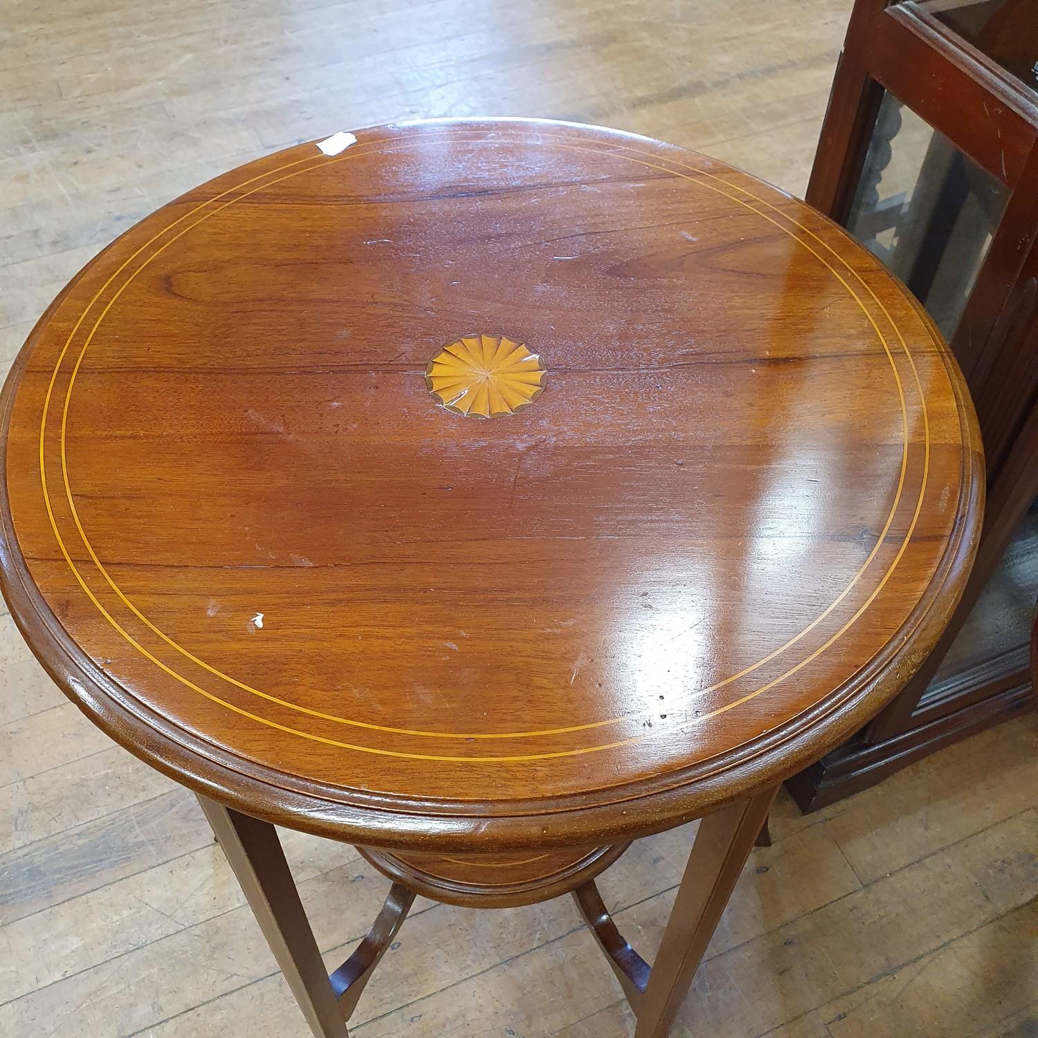 A mahogany lamp table, 62 cm diameter, a wine table, a display cabinet and an oak table (4) - Image 5 of 6