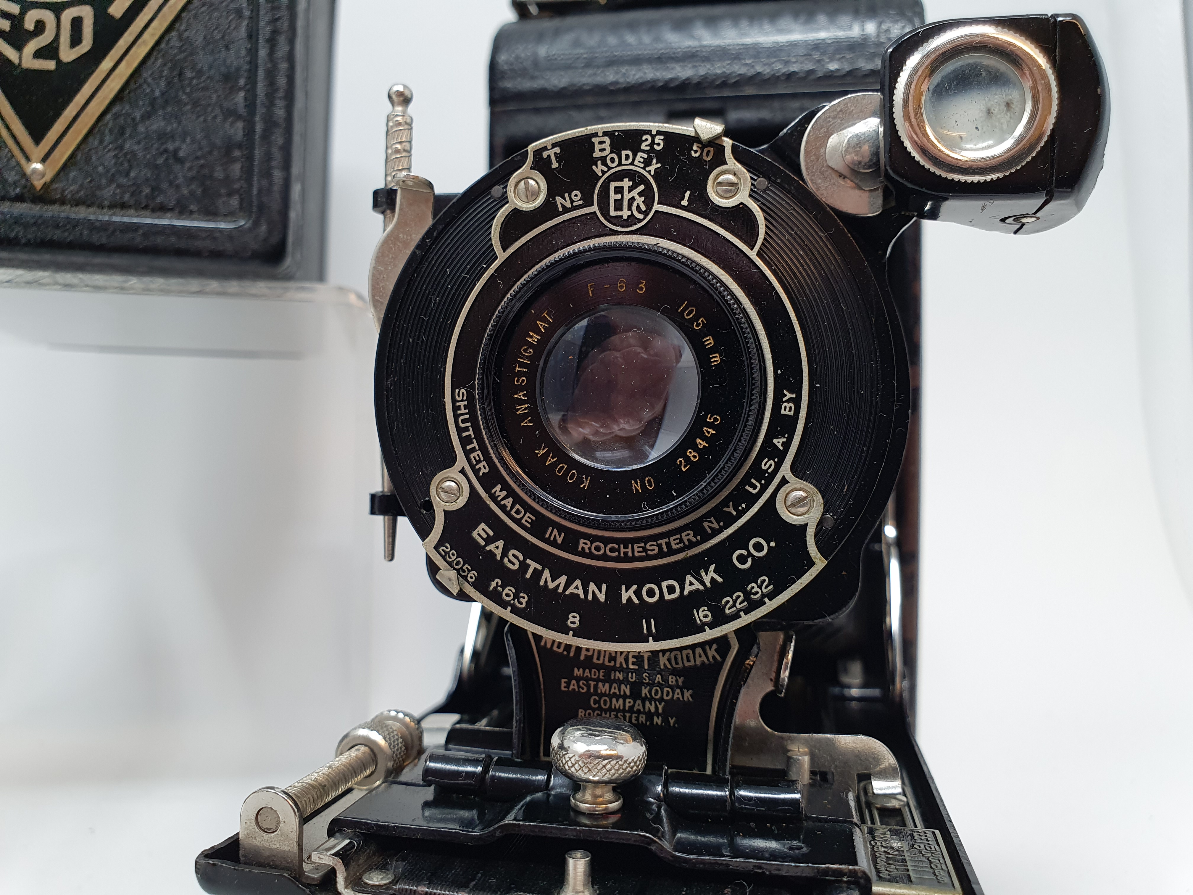 A Kodak Autographic Brownie folding camera, with canvas case, a Kodak No. 1 folding camera, and an - Image 2 of 6