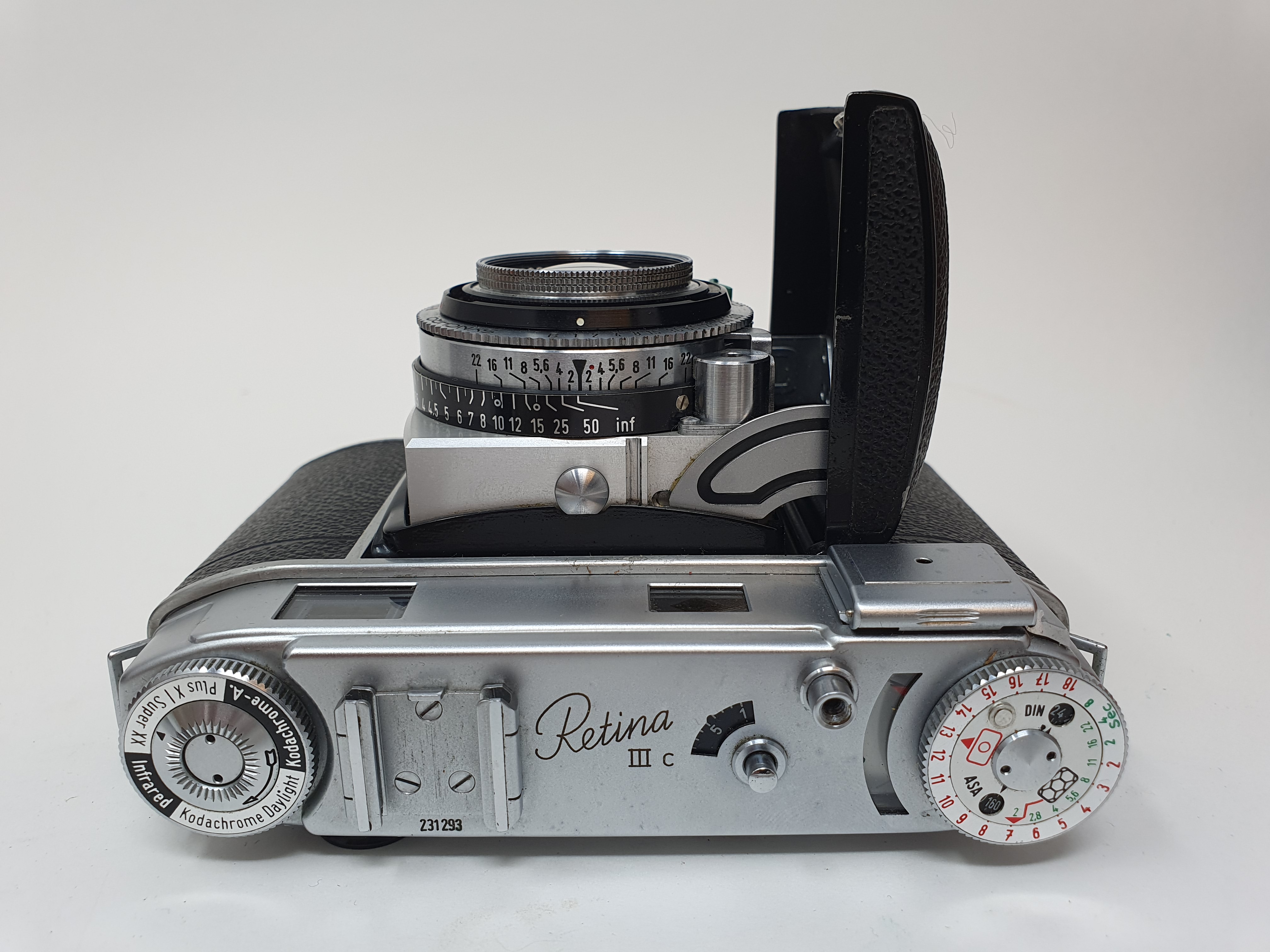 A Kodak Retina III, serial number 231293, in leather outer case, various accessories and lens, in - Image 4 of 6