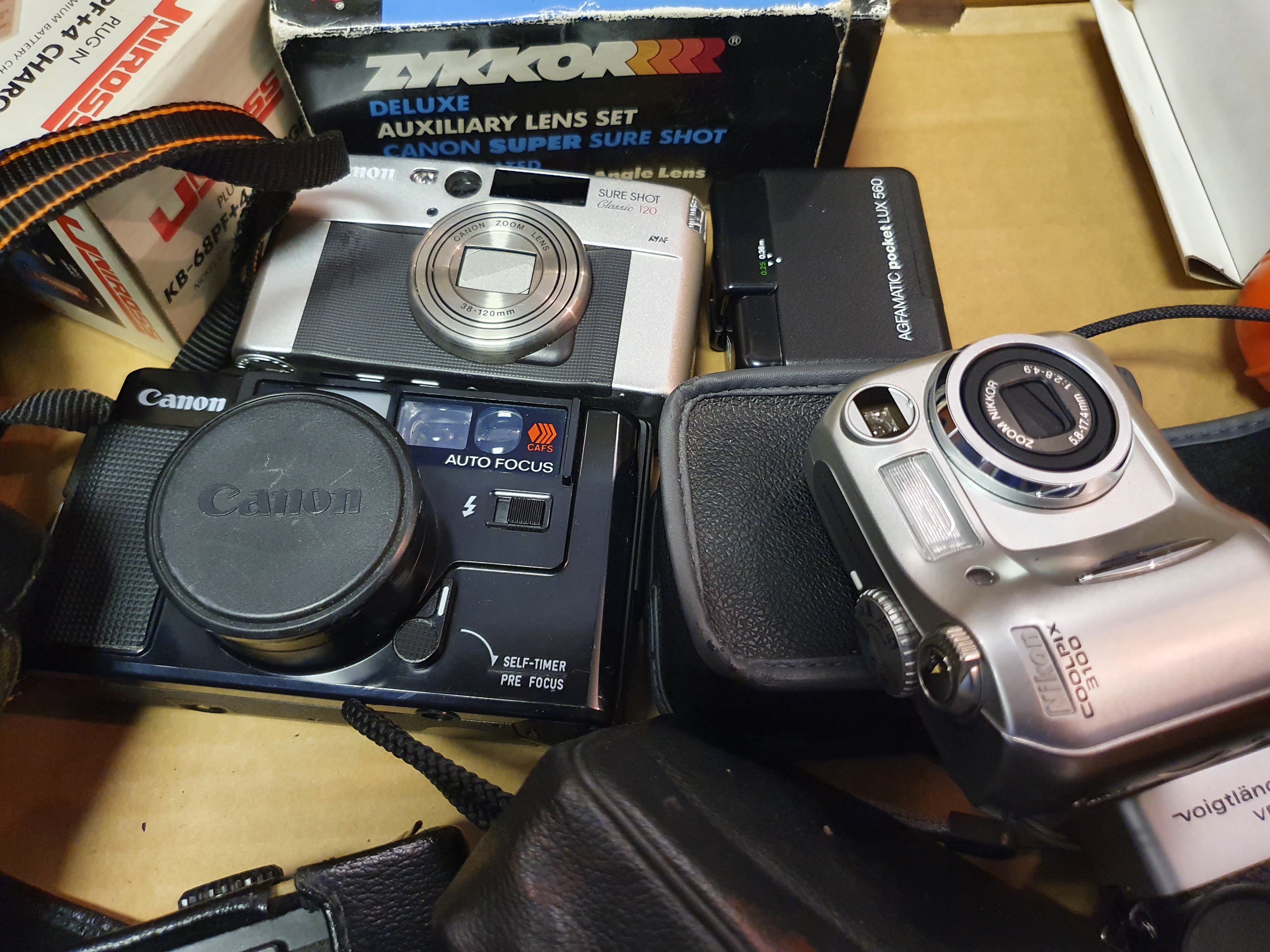 A Canon Z70w camera, a Konica camera, a Nikon Cooldix 3100 camera, a Canon AF35M camera, a - Image 4 of 5