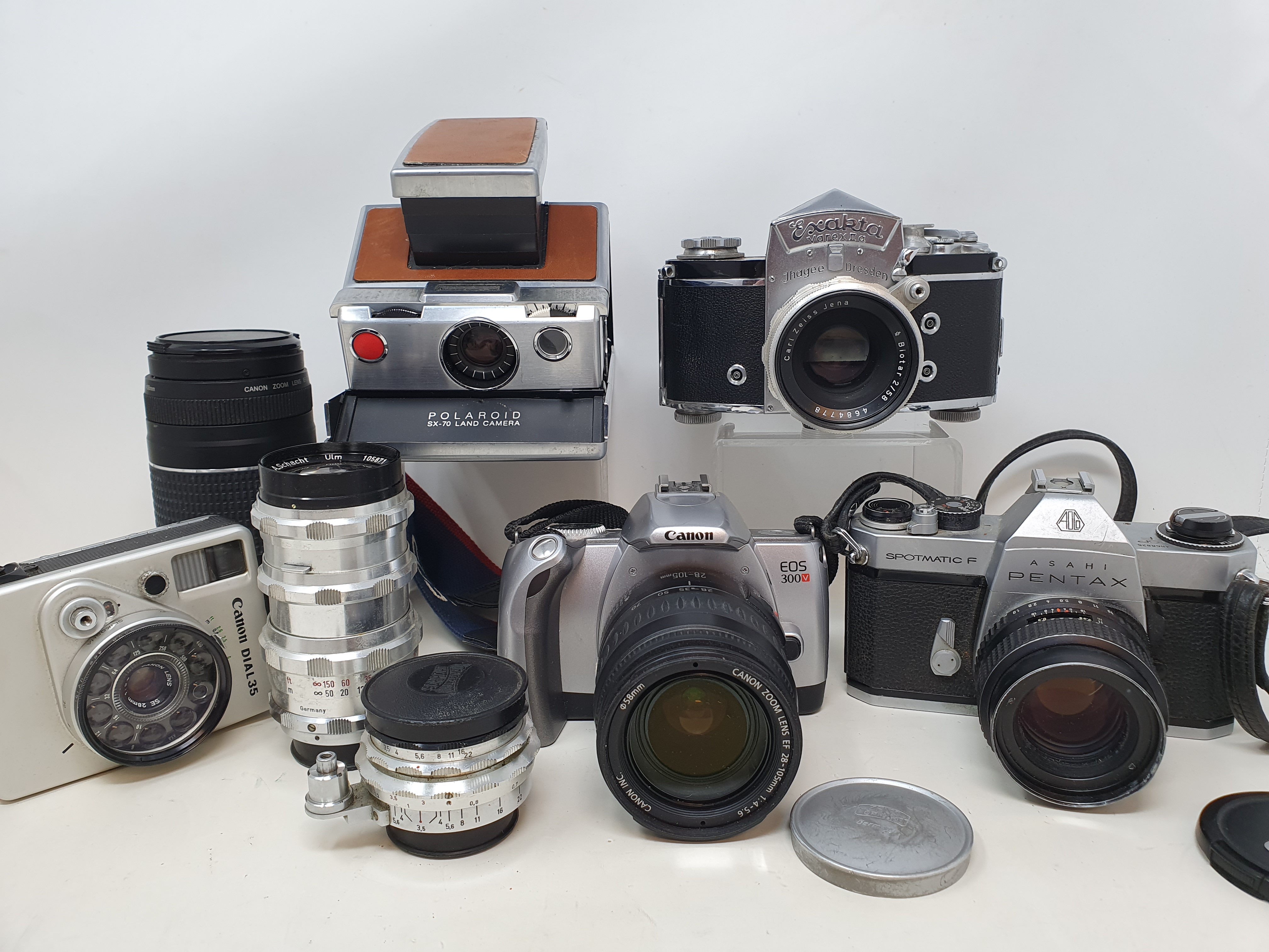 An Exakta Varex IIa camera, a Pentax Spotmatic F camera and various assorted photography items (box)