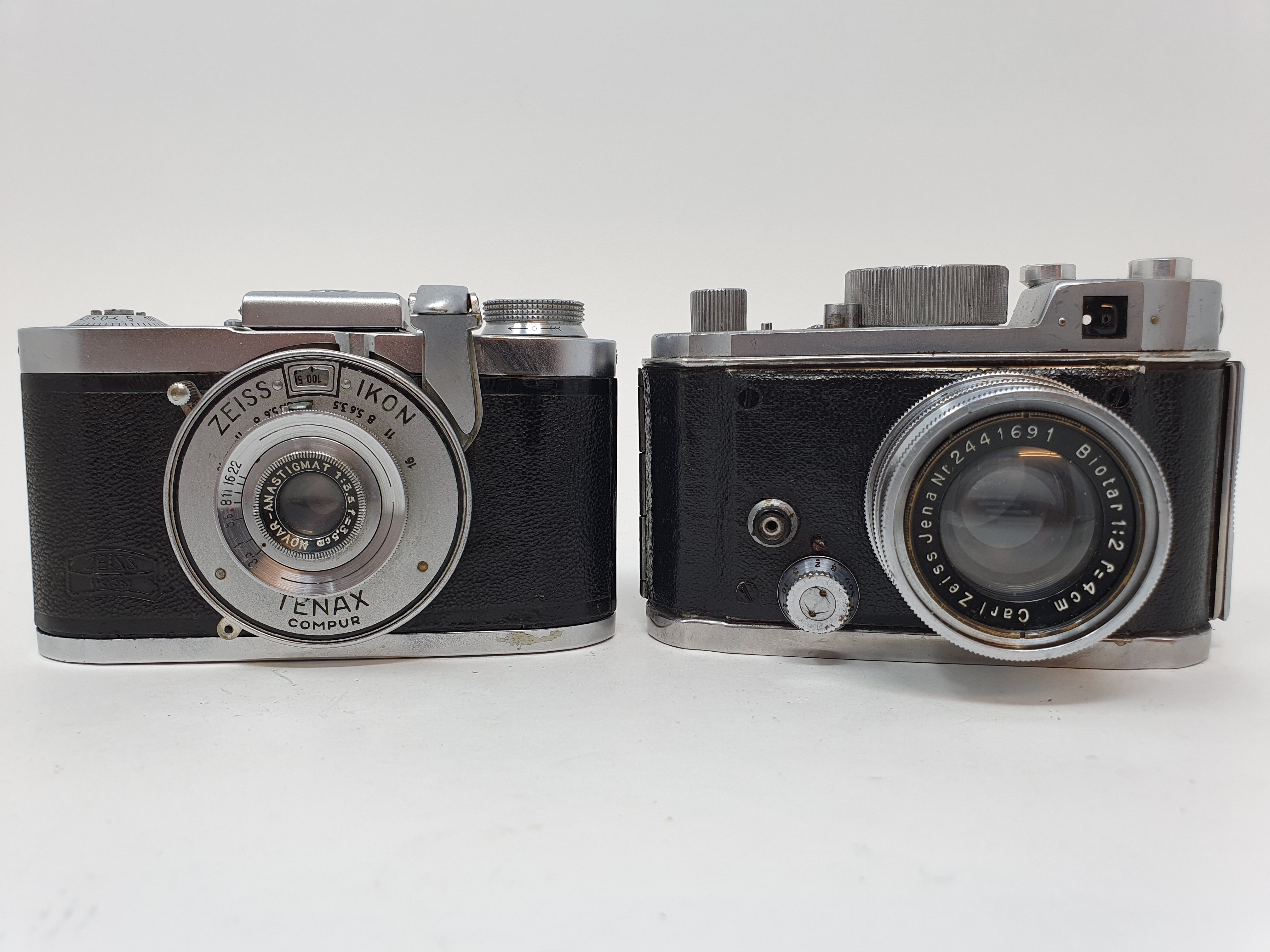 A Robot camera and a Zeiss Ikon Tenax (2) Provenance: Part of a vast single owner collection of