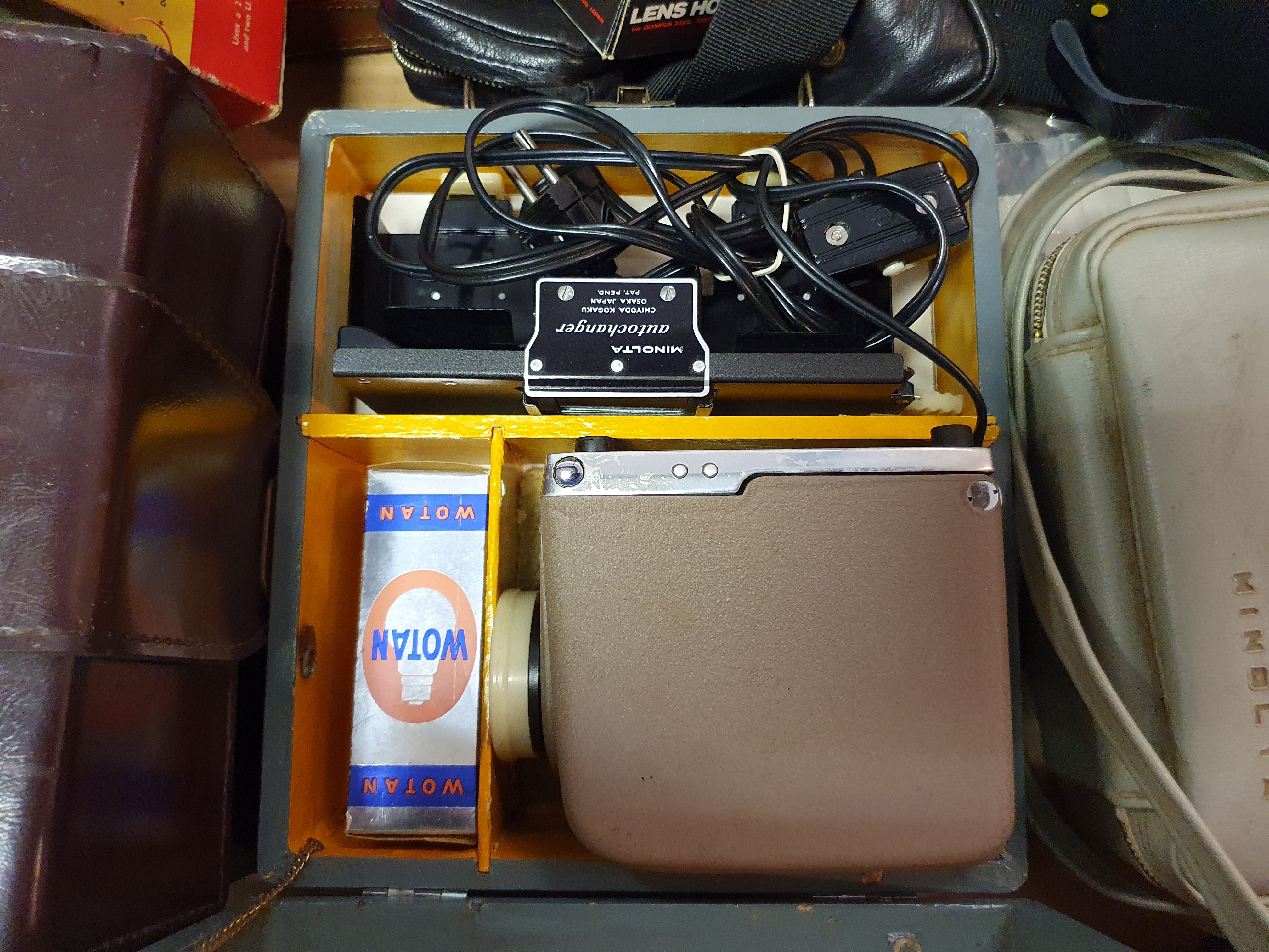 A Panorama illuminated viewer, boxed, and various assorted photography items (box) Provenance: - Image 4 of 8