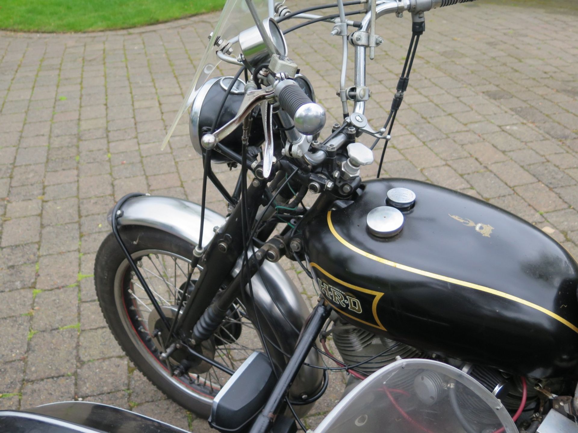 A1947 Vincent HRD Rapide with Watsonian GP sidecar Registration number OMK 245 Frame number R 2051 - Image 3 of 8