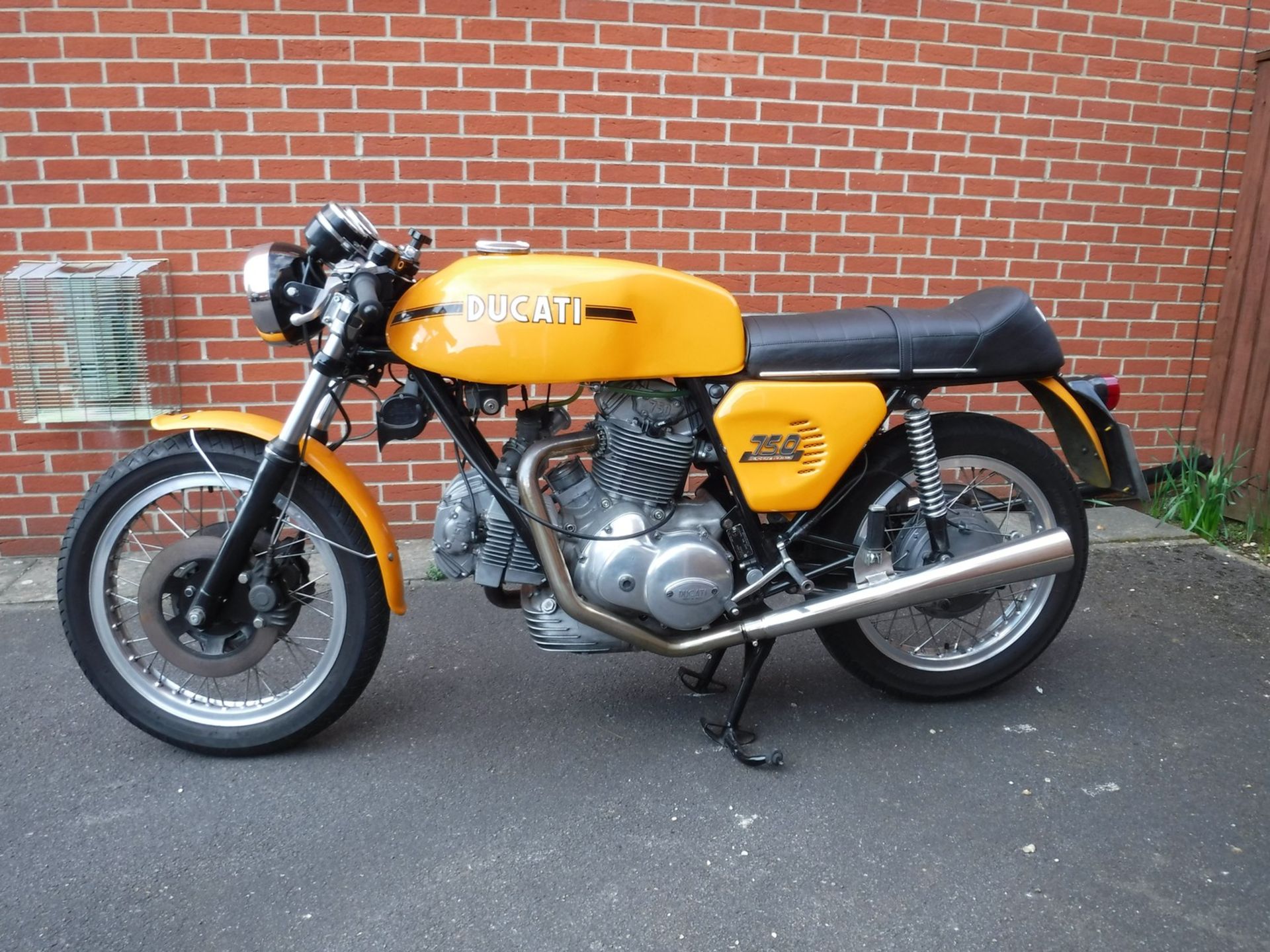 1974 Ducati 750 Sport Registration LDB 946P Frame number 756596 Engine number 756636 25,588 recorded - Image 3 of 9