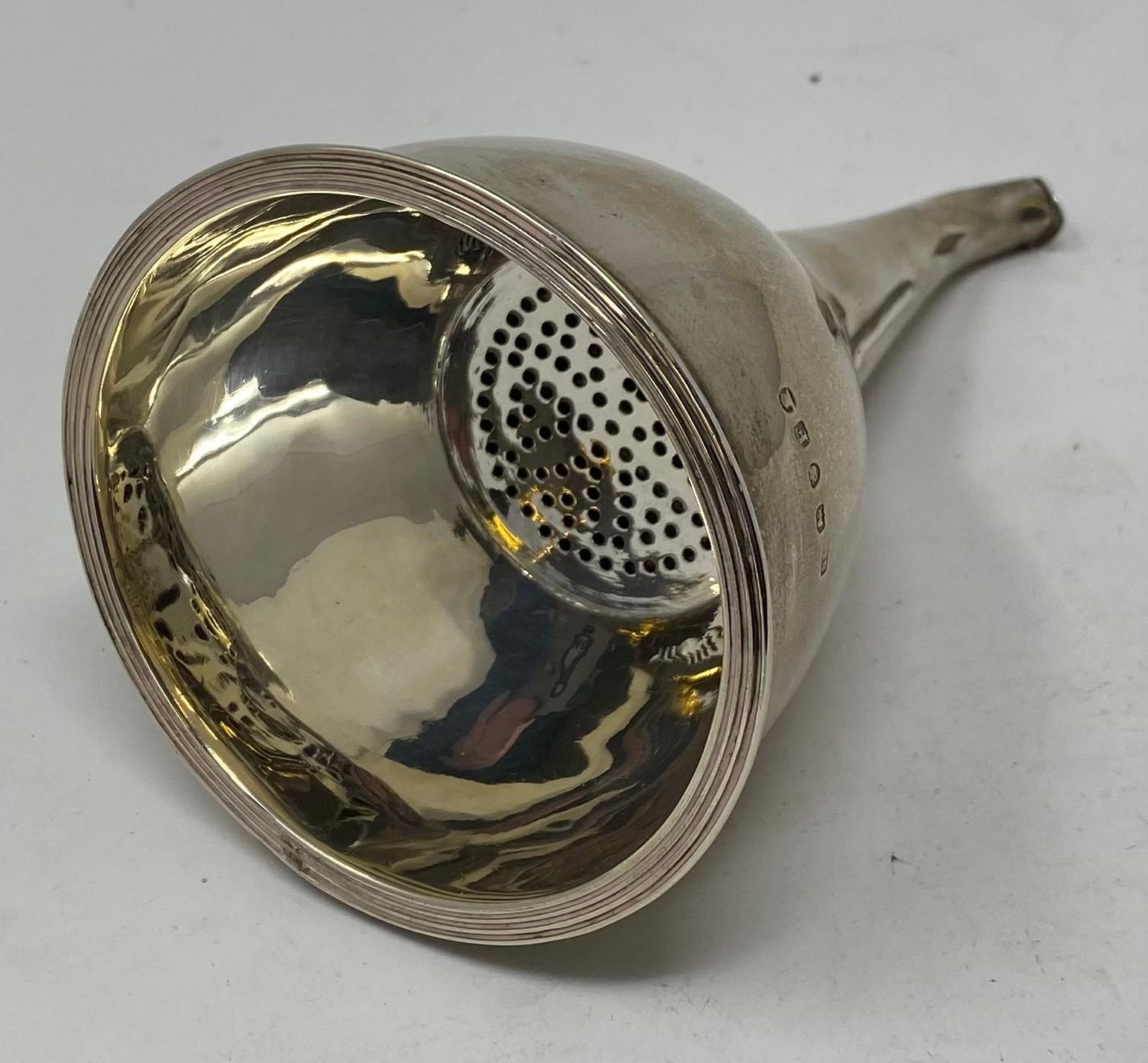 A George III silver wine funnel, London 1801, 5.3 ozt, 14.5 cm high - Image 2 of 2