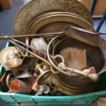 A brass coal scuttle, and various other brassware (box)