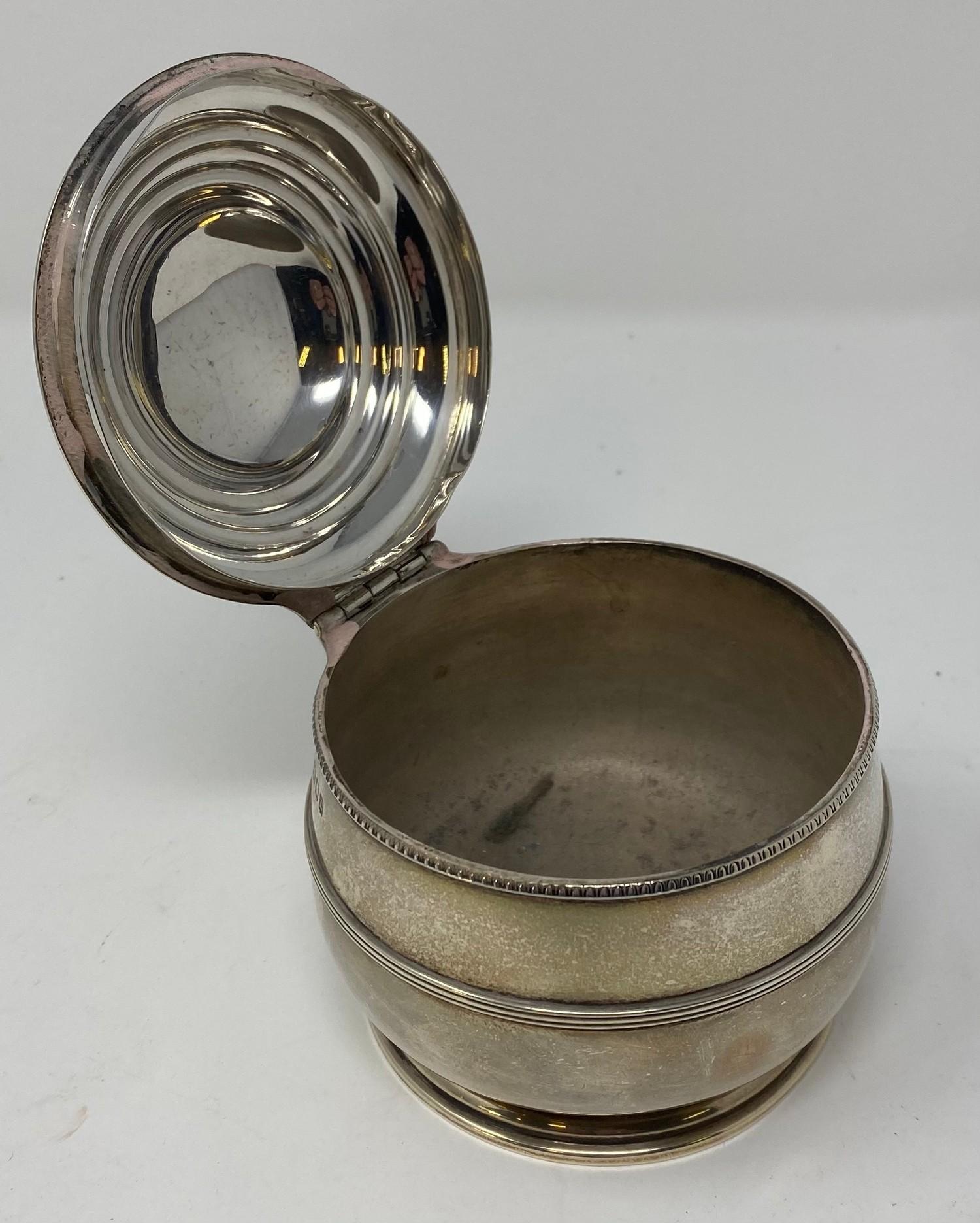 A silver tea caddy and cover, of compressed circular form, London 1918, 7.3 ozt, 10.5 cm high - Image 2 of 3