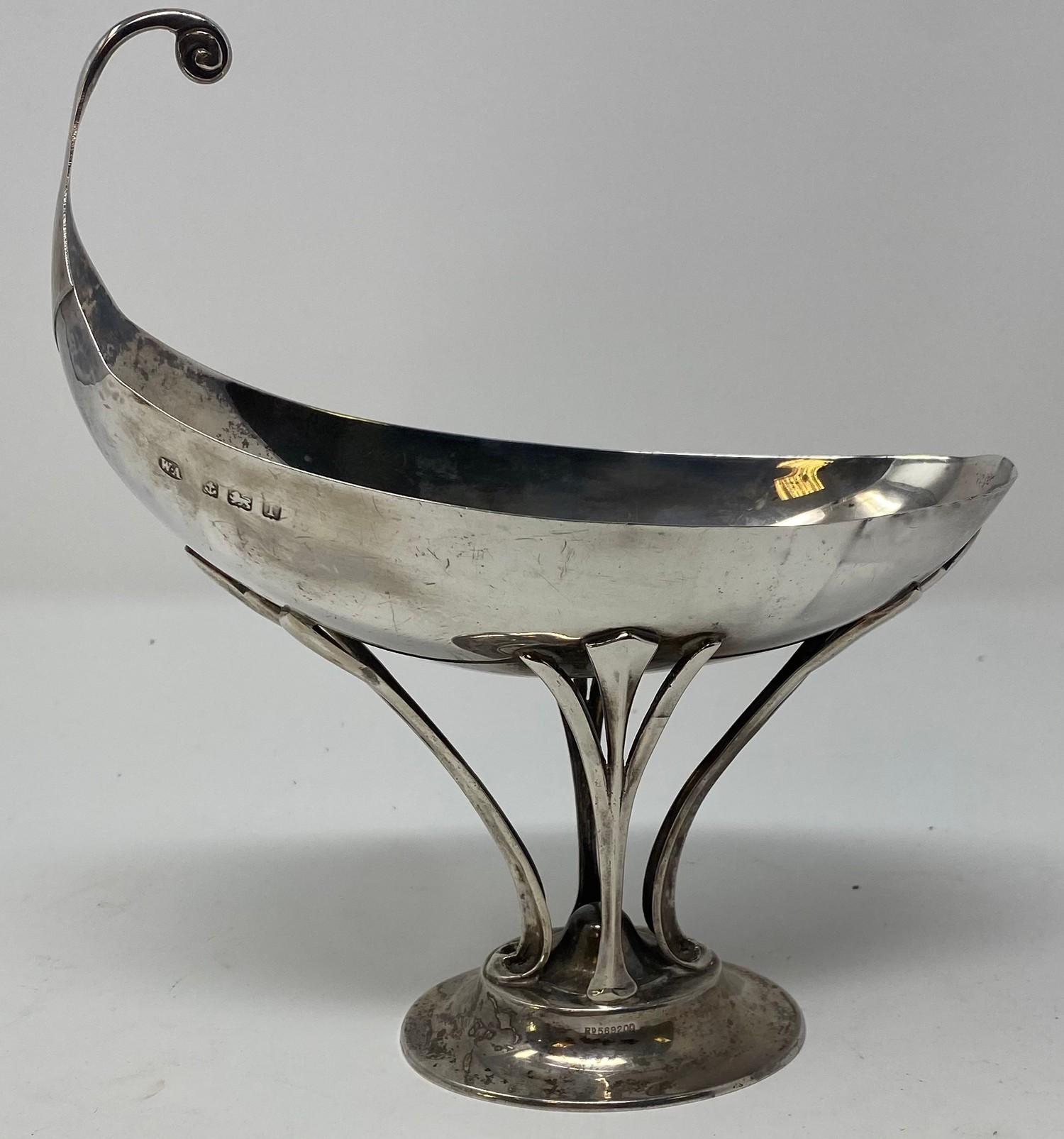 An Art Nouveau silver dish on stand, of oval form, Birmingham 1910, 4.8 ozt, 18 cm high