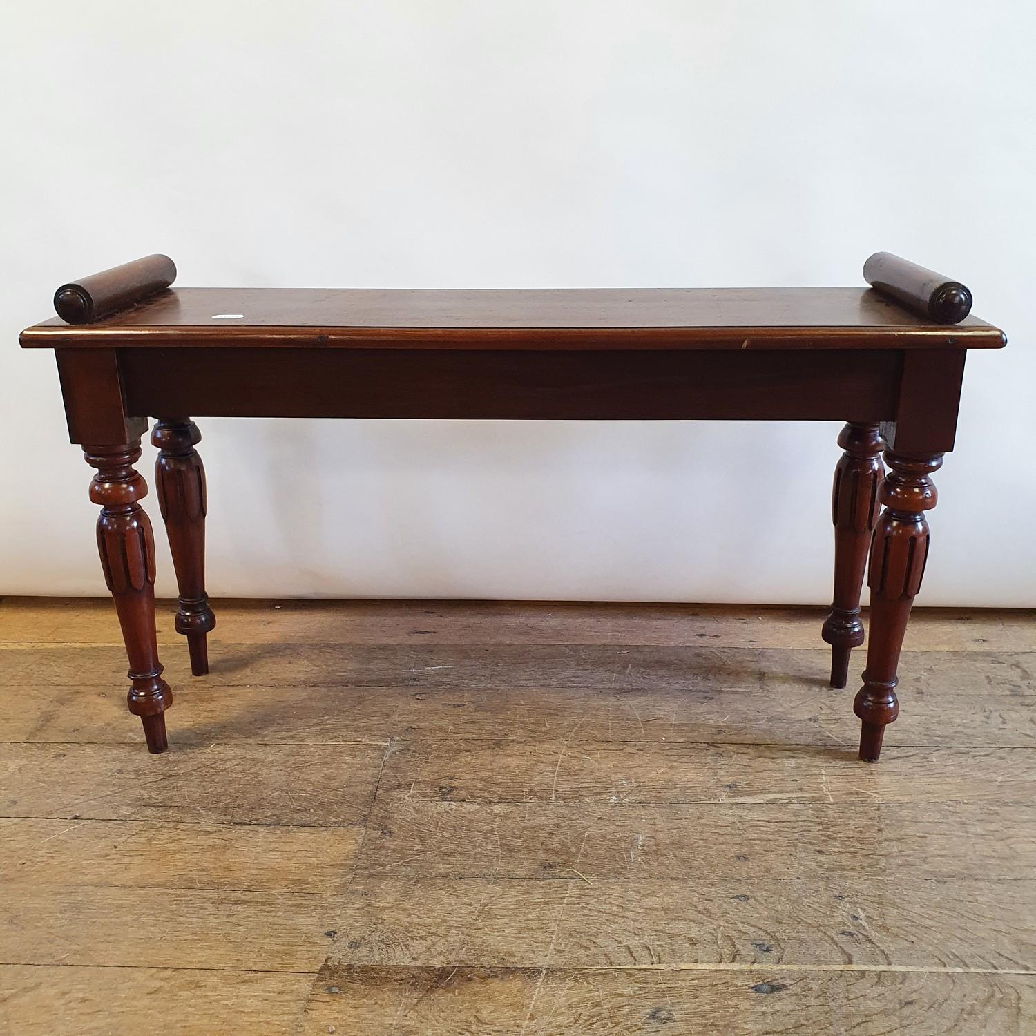 A pair of mahogany window seats, on turned tapering carved legs, 96 cm wide (2) - Image 5 of 5