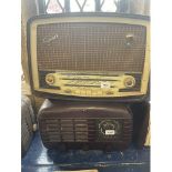 A Phillips bakelite radio, and six others (7)