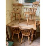 A pine kitchen table, 122 cm wide, and five matching chairs (6)