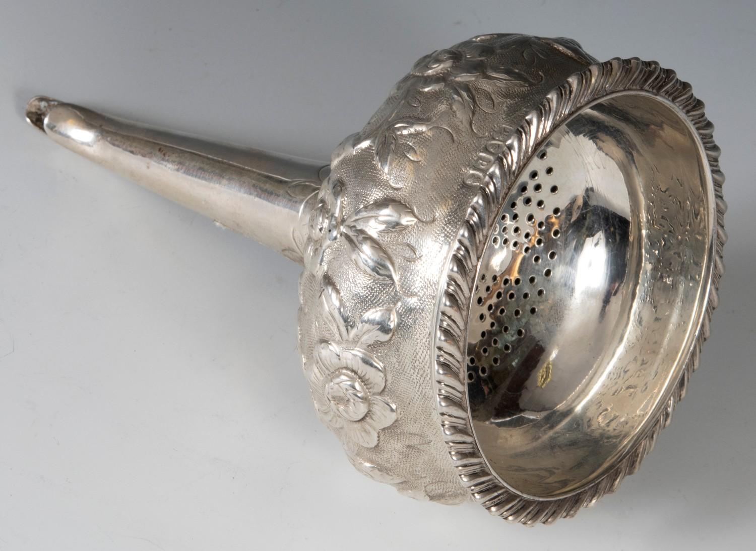 A George III silver wine funnel, crested, and with embossed decoration, London 1810, 12.5 cm high - Image 2 of 3