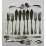 A part table service of silver Old English pattern silver cutlery, Sheffield 1960, 19.6 ozt (15)