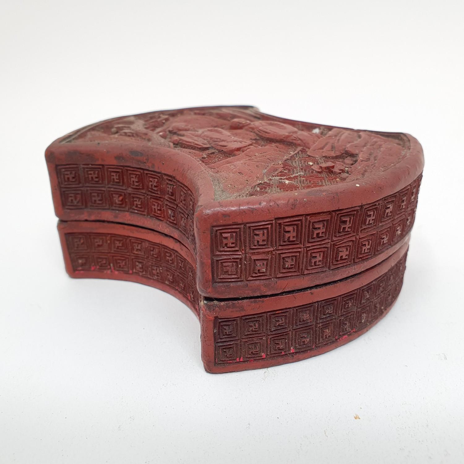 A Chinese cinnabar lacquered box, of shaped form, decorated two figures, 11 cm wide - Image 4 of 10
