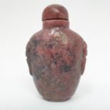 A Chinese hardstone snuff bottle, 6 cm high
