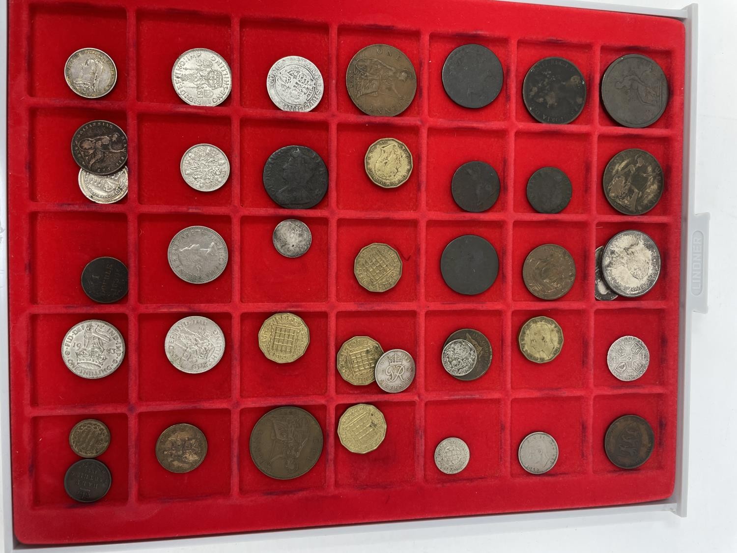 Assorted world coins and a group of banknotes (qty)