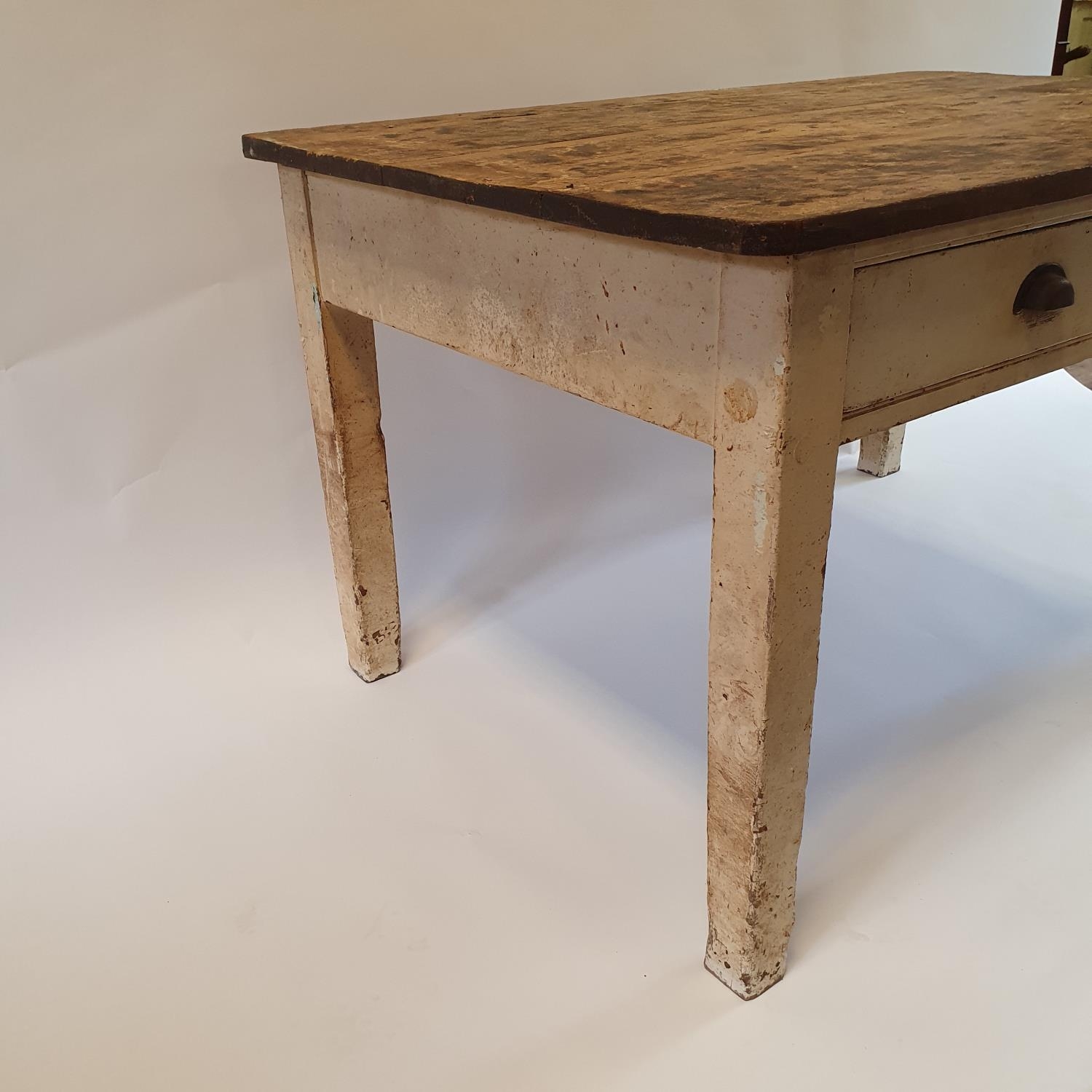 A pine kitchen table, having two drawers, on square legs, 142 cm wide - Image 4 of 5