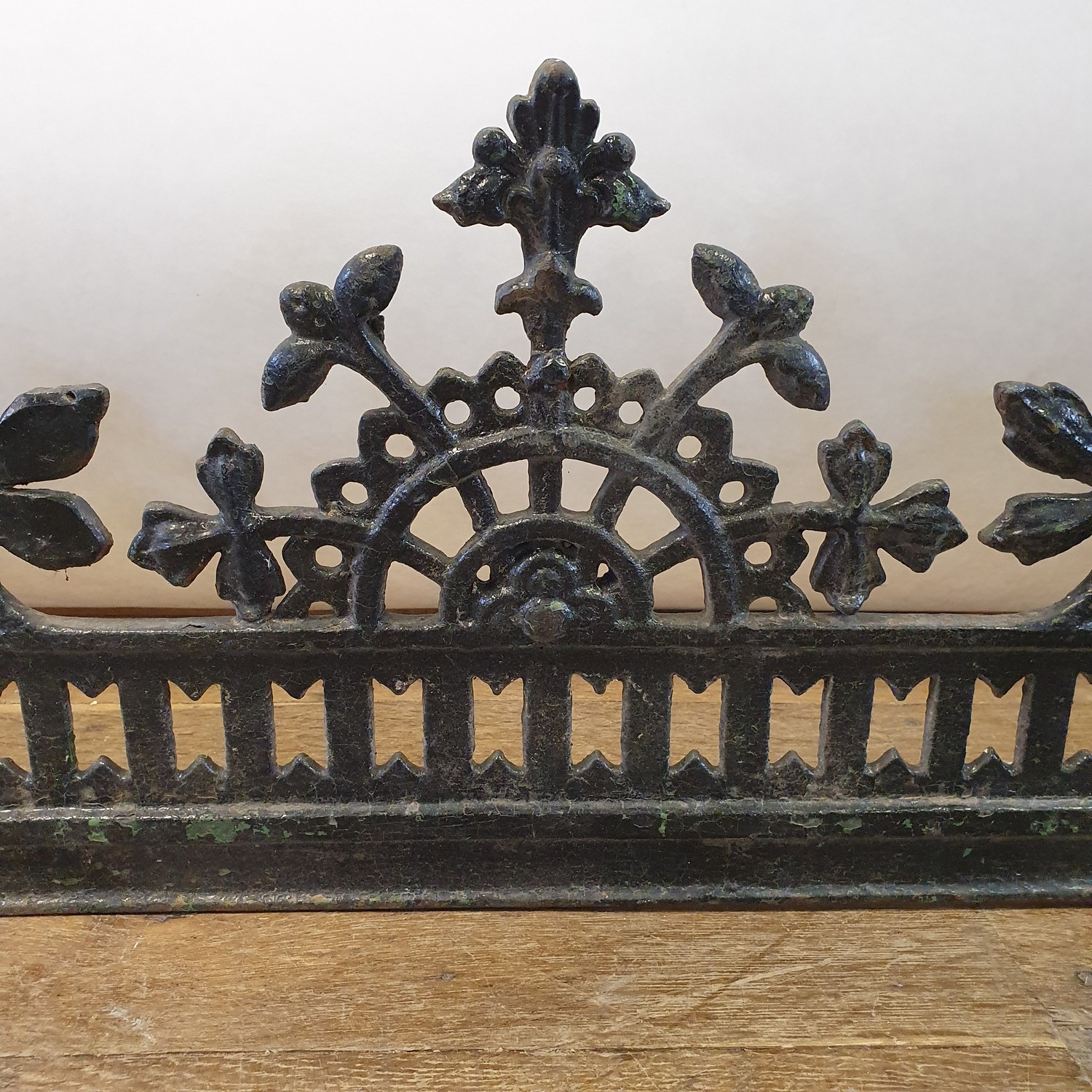 An Aesthetic period style cast metal fender, in the manner of Christopher Dresser, 120 cm wide - Image 2 of 4