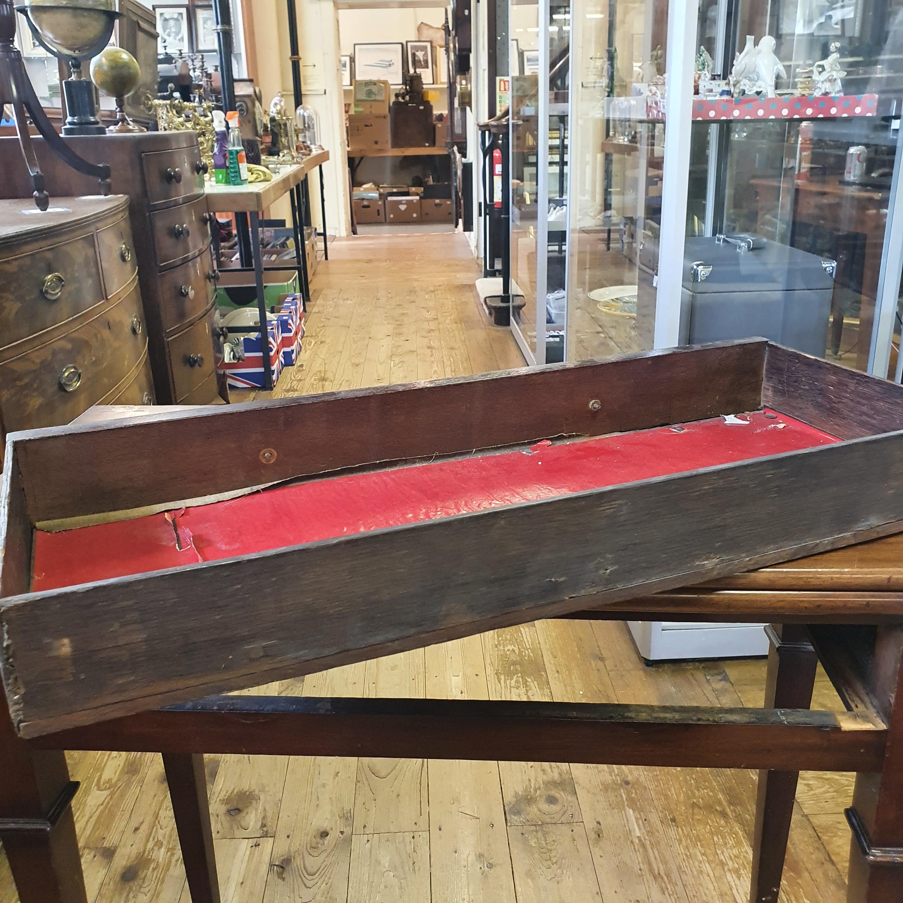 A 19th century mahogany tea table, 76 cm wide - Bild 2 aus 4