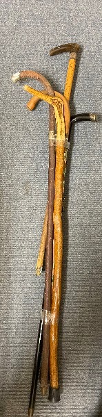 A walking stick, with a horn handle, 88 cm long and four others (5) - Image 3 of 3