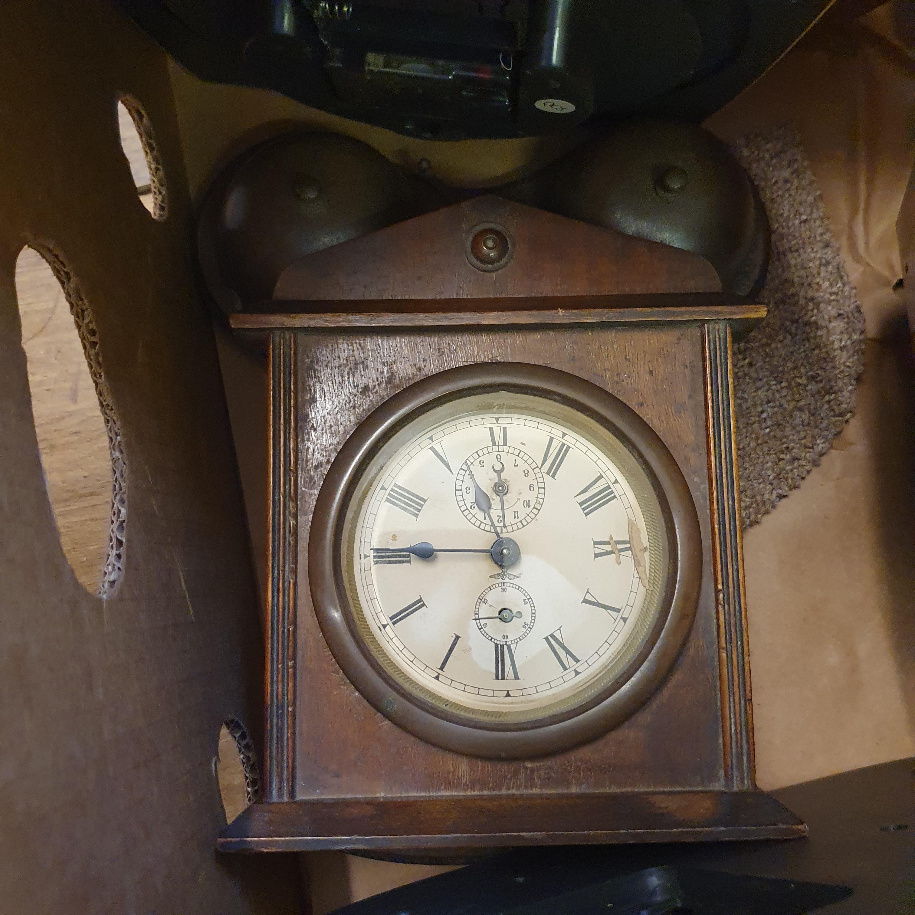 A wall clock, in an oak case and various other clocks (4 boxes) Mostly battery powered - Image 6 of 18