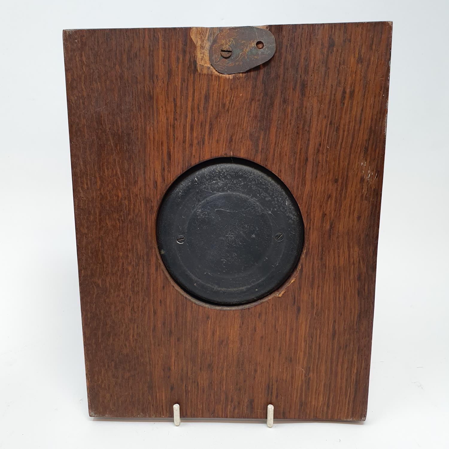 A Short & Mason Mark V B altimeter, 12 cm diameter, mounted on an oak plaque, 23 cm high - Bild 2 aus 2