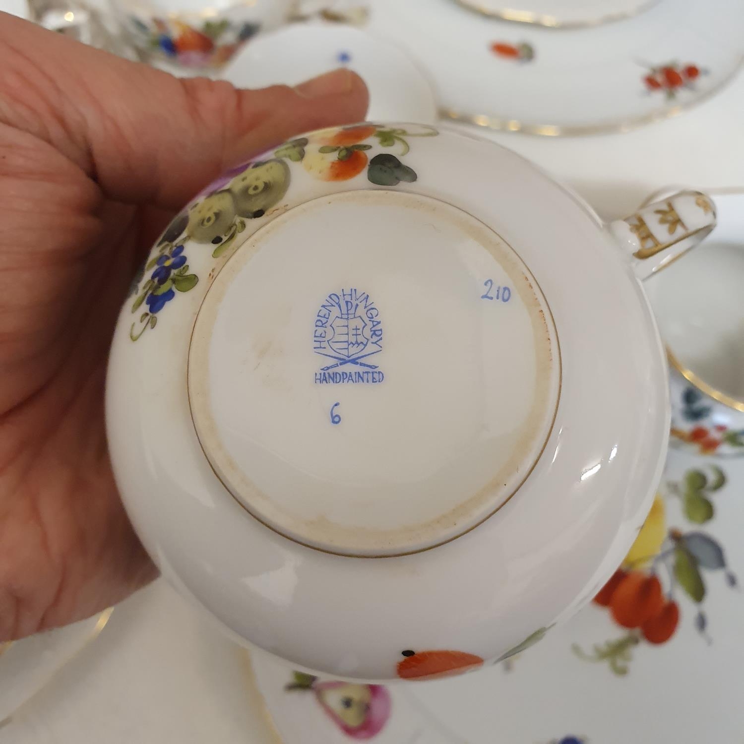 An Herend part tea service, comprising two plates, four side plates, seven cups and saucers, cream - Image 4 of 4