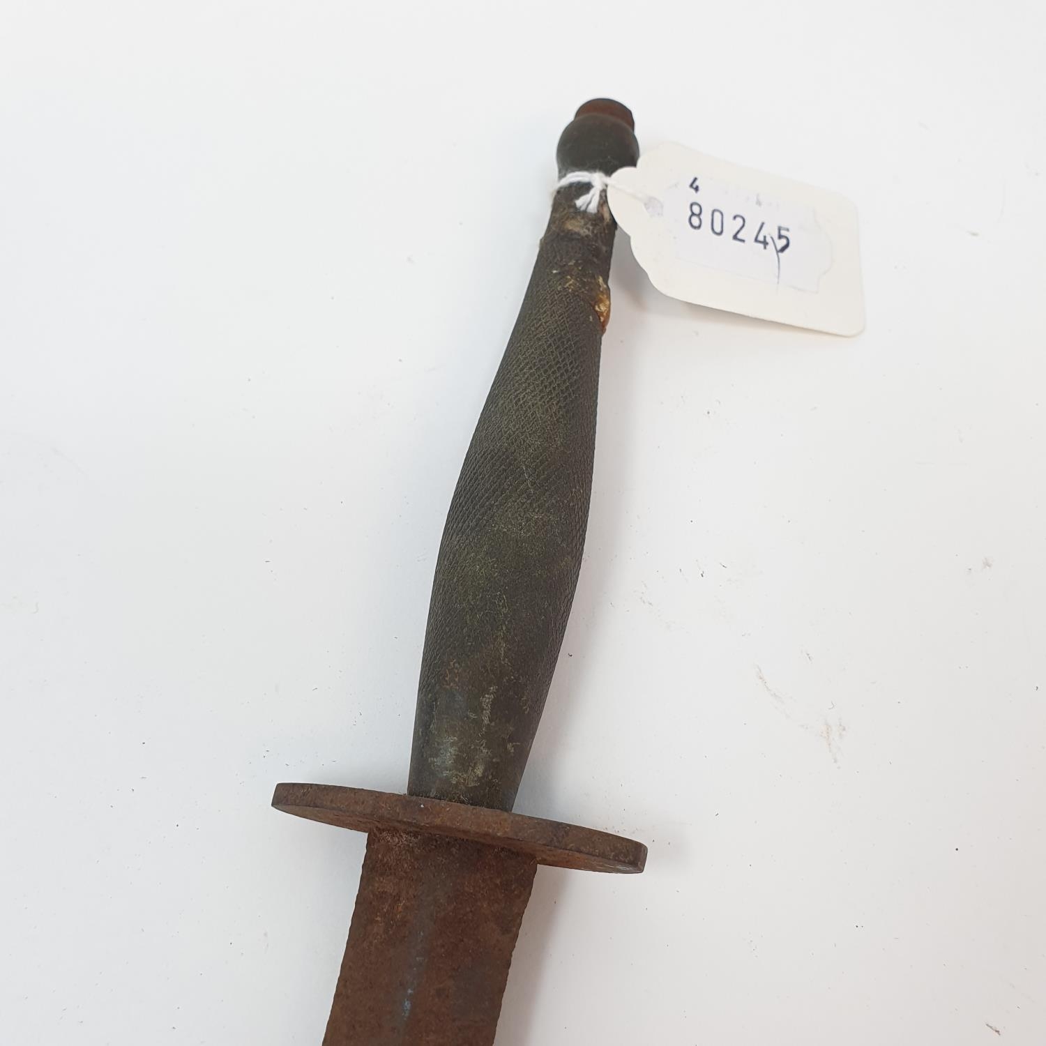 A Fairbairn & Sykes style Commando fighting knife, with a scabbard Provenance: belonged to the - Image 2 of 9