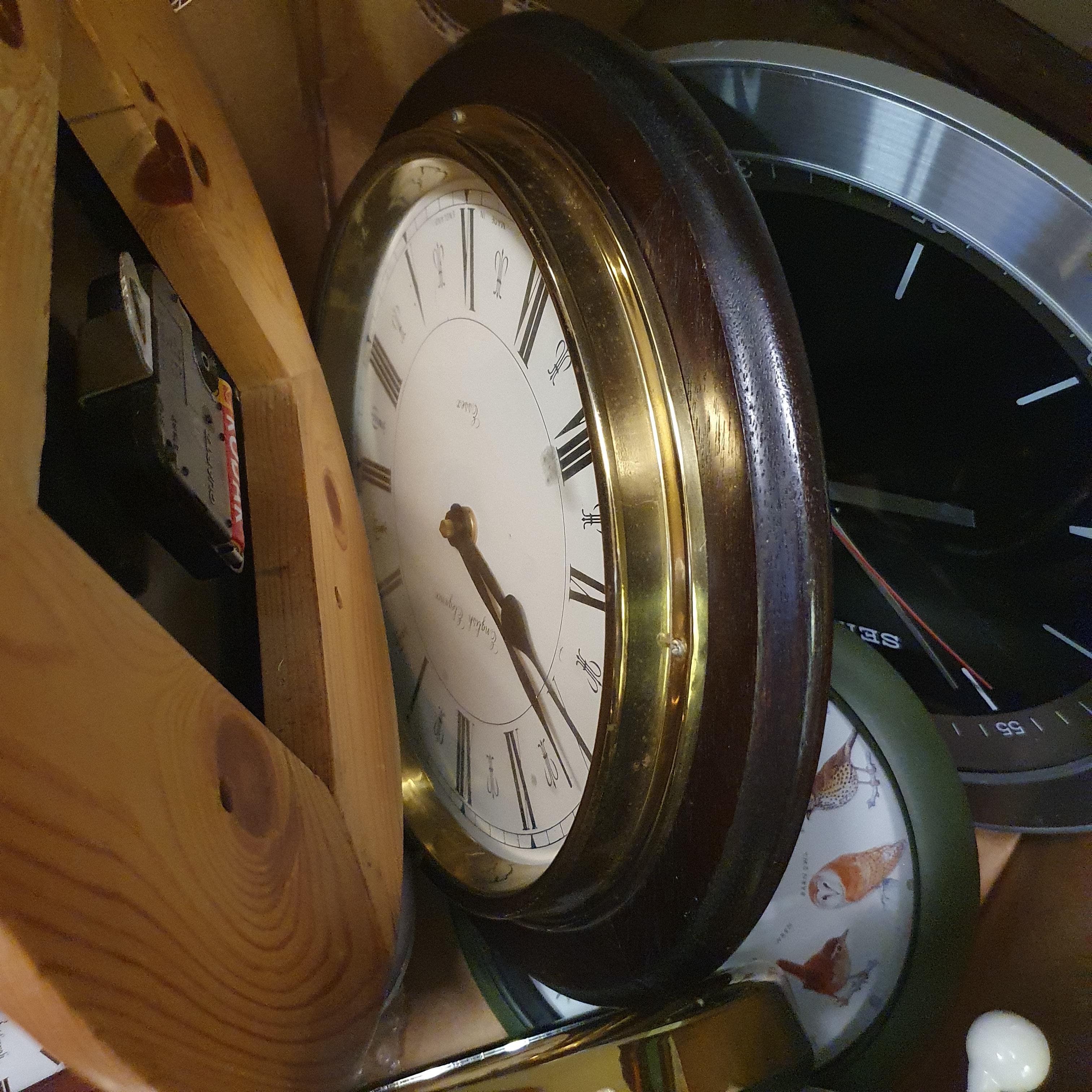 A wall clock, in an oak case and various other clocks (4 boxes) Mostly battery powered - Image 15 of 18