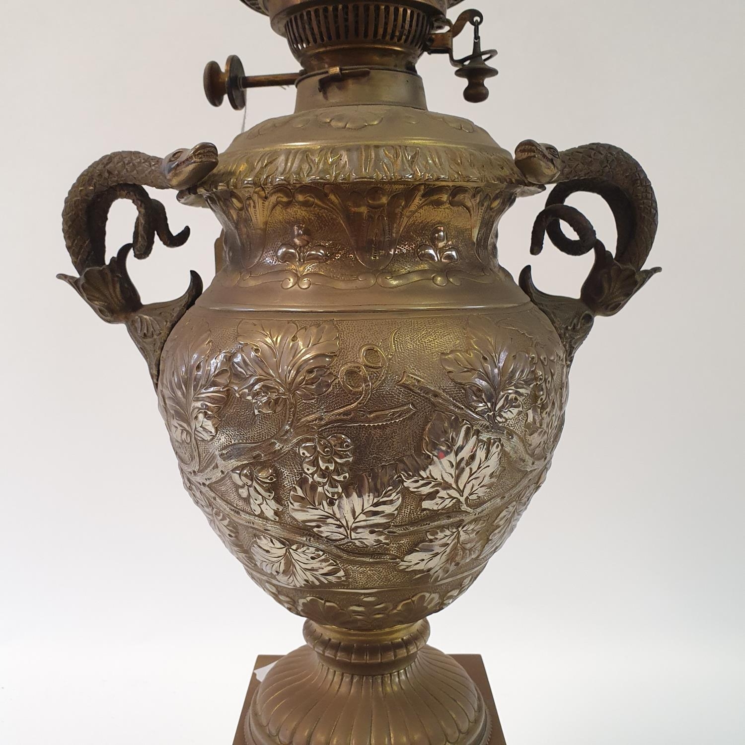 An oil lamp, with an acid etched shade, a clear glass well and a brass mounted marble base in the - Image 2 of 4