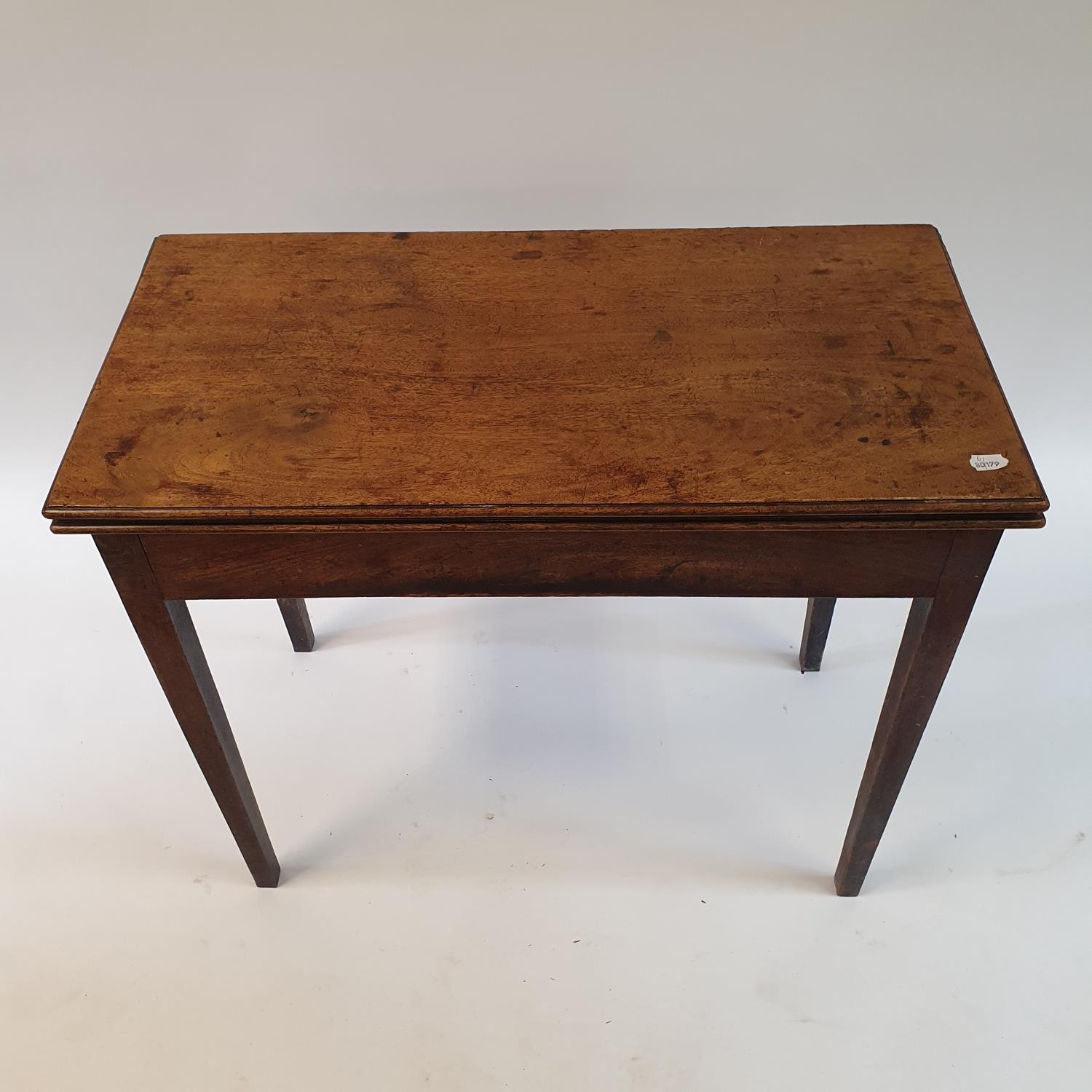 A 19th century mahogany folding tea table, on square tapering legs, 86 cm wide - Bild 2 aus 4